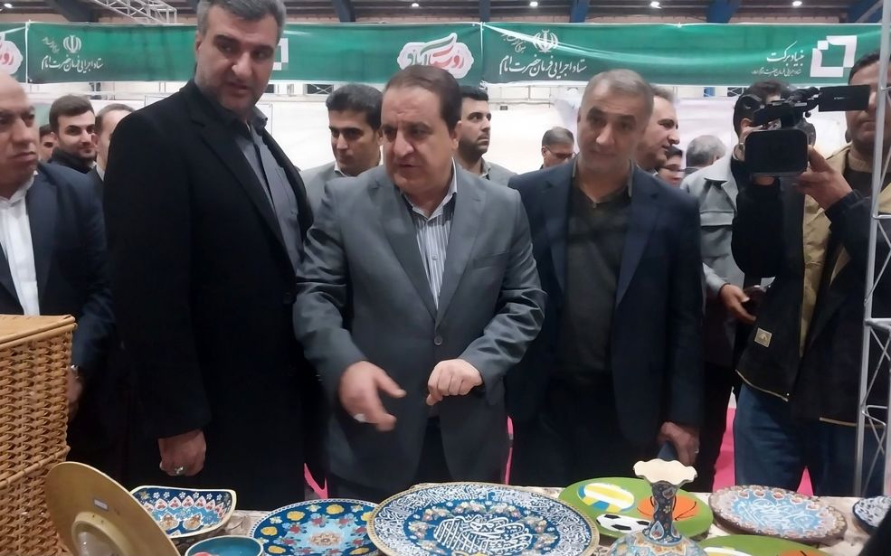 بازدید استاندار ایلام از نمایشگاه روستا آباد 