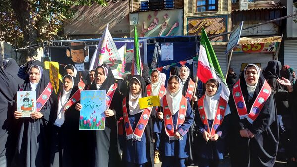راهپیمایی 13 آبان با حضور حداکثری دانش آموزان در شهرستان نیشابور 