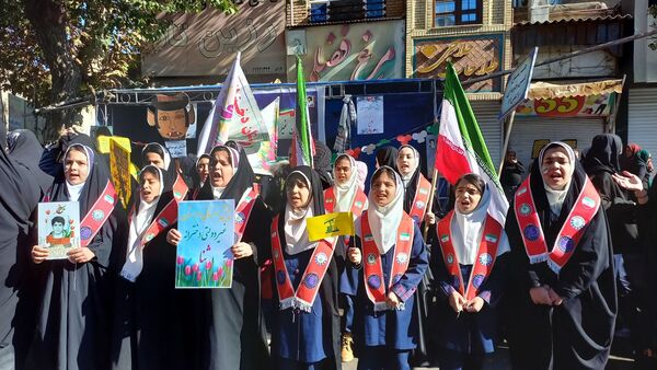 راهپیمایی 13 آبان با حضور حداکثری دانش آموزان در شهرستان نیشابور 