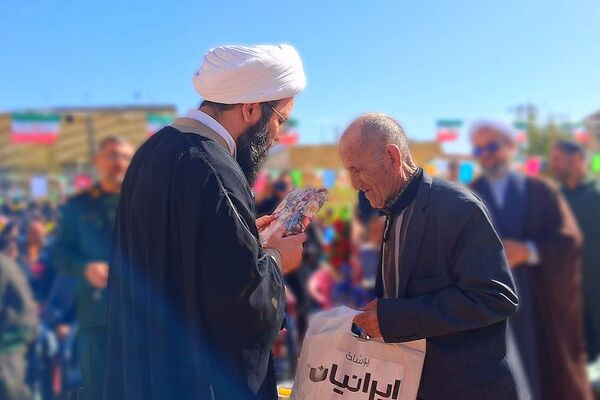 طنین زنگ انقلاب در مدرسه فرزانگان شهرستان باشت