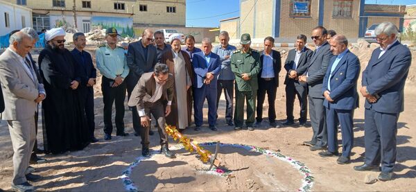 آیین کلنگ‌زنی دبستان ۹ کلاسه شهید هلالی خلیل آباد