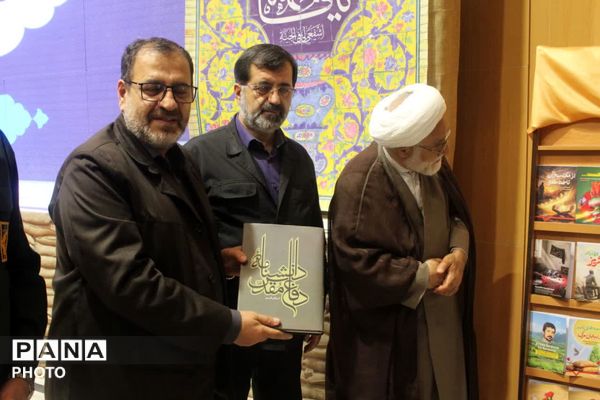 رونمایی از نخستین جلد دانشنامه دفاع مقدس استان قم