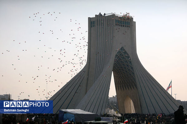 سخنرانی رئیس جمهوری در راهپیمایی ۲۲ بهمن ۱۴۰۳
