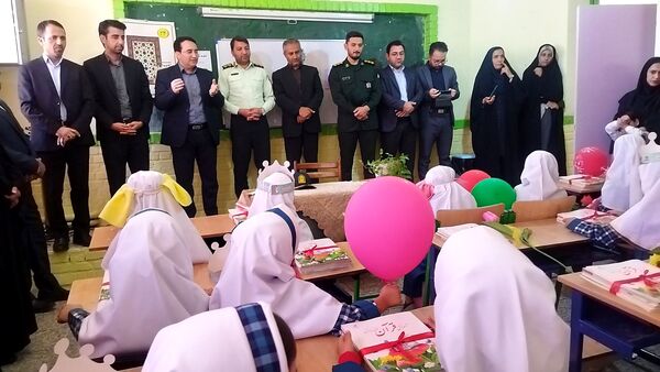 جشن شکوفه‌ها کلاس اولی در شهرستان راز