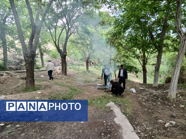 بازدید دانش‌آموزان جعفرآباد از کارگاه گلاب‌گیری روستای «بنابر»