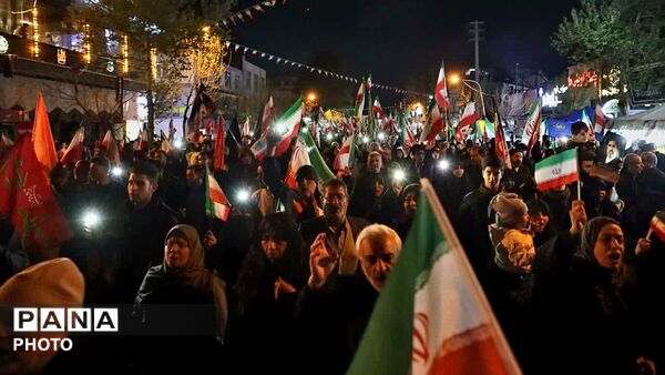 حضور خردسالان و نوجوانان در قیام سی‌وهشتم