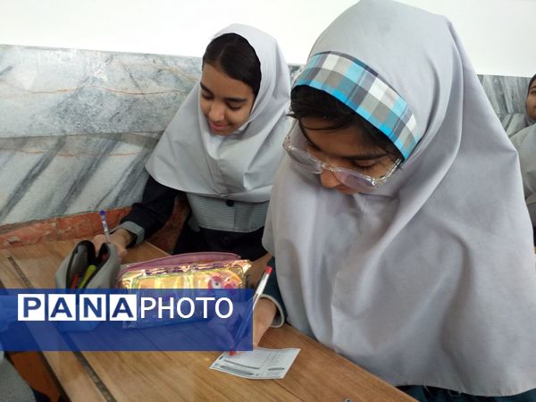 شور و شوق انتخابات شورای دانش آموزی در دبستان دخترانه میمنت زین اقلی