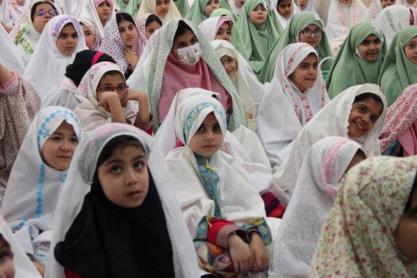 آیین جشن تکلیف دانش‌آموزان دختر شهرستان پردیس در فضایی معنوی و باشکوه
