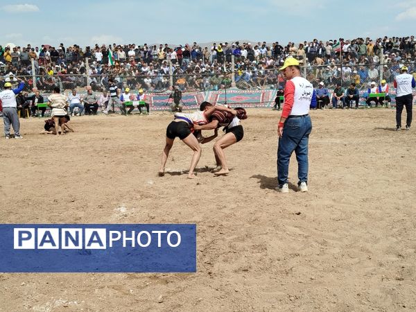 رقابت پهلوانان کشتی با چوخه در گود امام مرشد فاروج - میراثی ۴۰۰ ساله