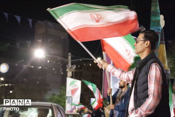 شب پنجاه و هشتم تجمعات مردم کرج در پی فرمان رهبر انقلاب 