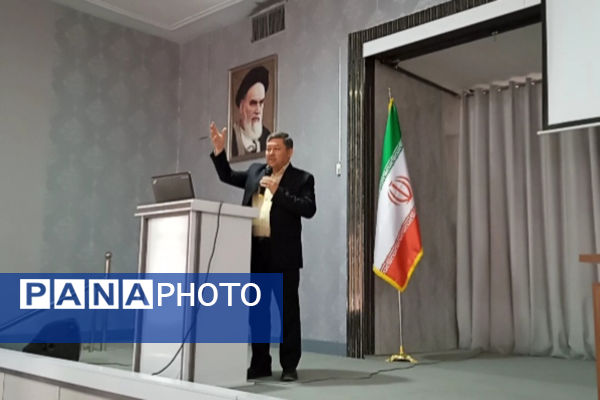 توانمندسازی مدیران مدارس زرقان در آغاز سال تحصیلی 