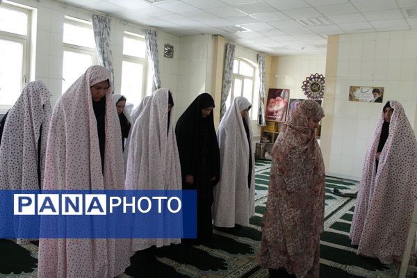 نواختن زنگ مهر و زنگ نماز و ایثار و شهادت در دبیرستان  دخترانه شاهد غرویان