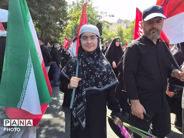 اشک یک ملت در بدرقه رهبر شهید