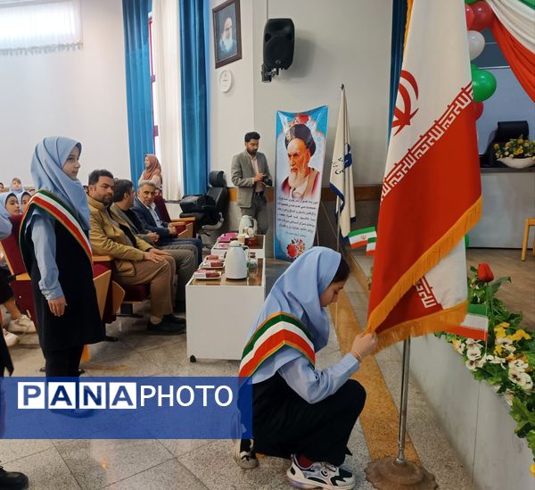 زنگ انقلاب در دبستان آرمینه مصلی‌نژاد