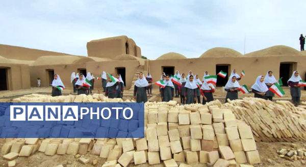 اجرای دلنشین سرود ایرانمون در دل تاریخ کهن قلعه ملکی