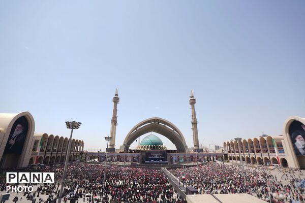 وداع با پیکر مطهر امام شهید در مصلای تهران