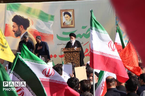 بیعت مردم دارالعباده شهر یزد با رهبر جدید انقلاب اسلامی ایران