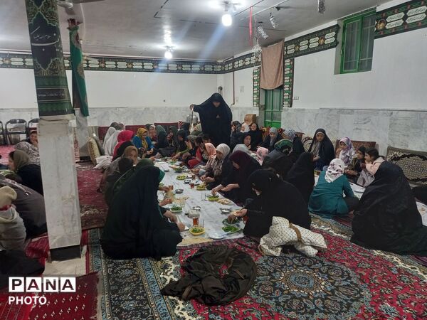 نماز جماعت و افطاری در شب سوم ماه مبارک رمضان  