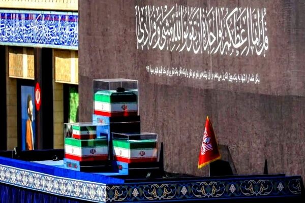 مردم، رهبر شهید را باشکوه بدرقه کردند