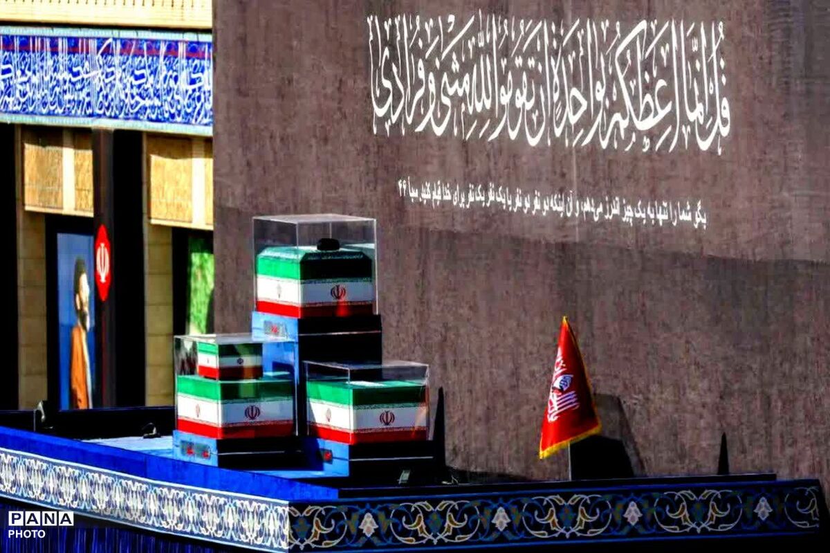 مردم، رهبر شهید را باشکوه بدرقه کردند