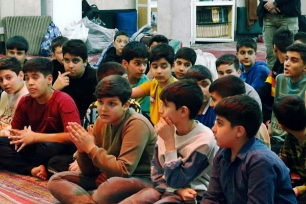 حضور دانش‌آموزان معتکف ناحیه دو شهرری در جلسات بصیرتی