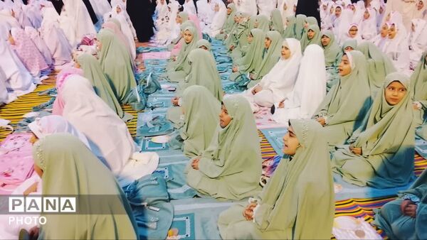 طلیعه بندگی خالق مهربان در جشن تکلیف دختران منطقه ۱۰