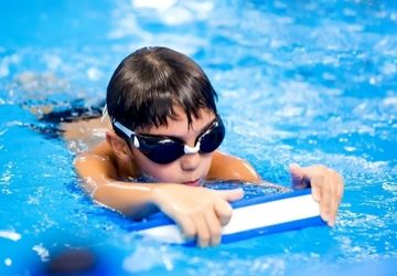 افتتاح طرح مهارت‌آموزی شنا ویژه دانش‌آموزان دوره دوم ابتدایی بم