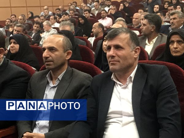 همایش تجلیل از مدیران و کارکنان نمونه شهرستان محمودآباد 