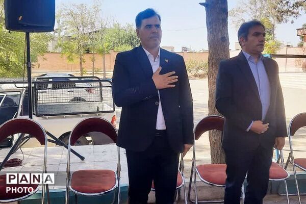 نواختن زنگ مهر در دبستان باران روستای قشلاق معین آباد پیشوا