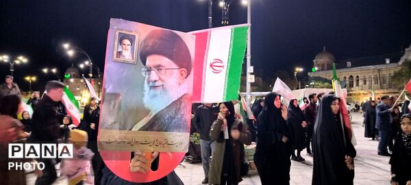 یک تجمع شلوغ با جواد قارایی