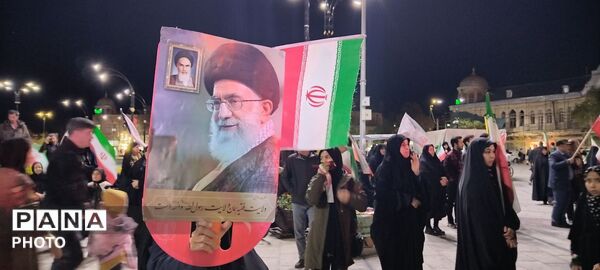 یک تجمع شلوغ با جواد قارایی
