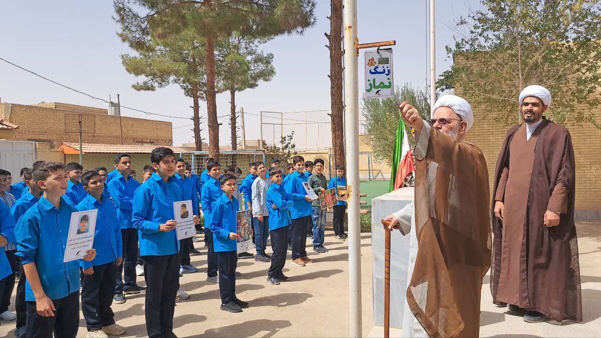 زنگ ابتکاری "همدلی وطن" دانش آموزان شهرستان اشکذر نواخته شد