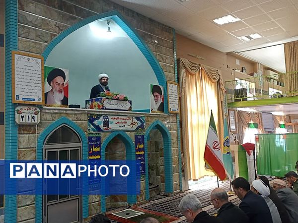  نماز عبادی، سیاسی جمعه با رنگ و بوی دهه فجر در فاروج