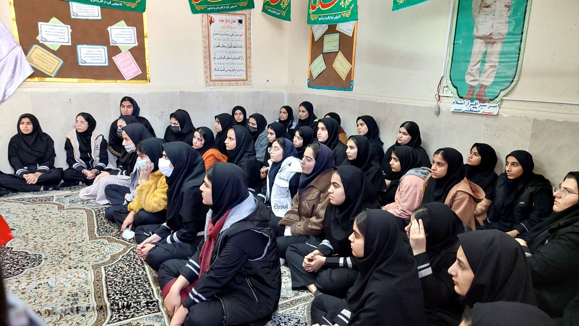 بازدید کارشناس ادبیات فارسی از مدرسه فاطمه الزهرا: تقویت پایه‌های ادبی در نسل آینده