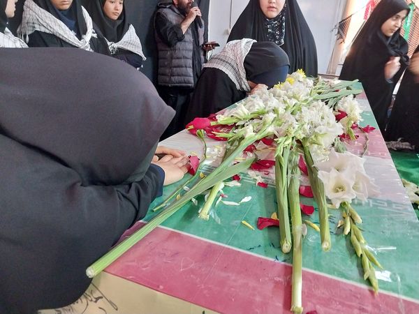 مراسم وداع با شهید گمنام در دبیرستان عصمت۲