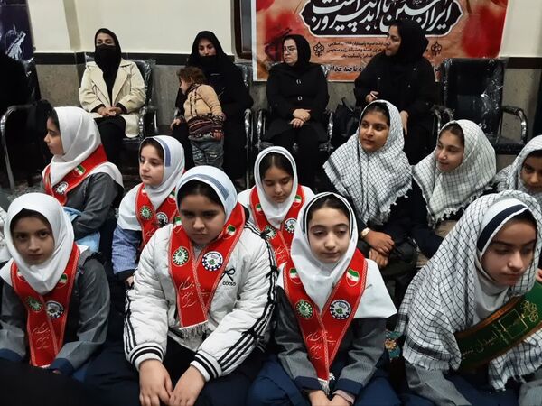 حضور پرشور دانش‌آموزان خدا‌آفرین در نماز عبادی ـ سیاسی جمعه