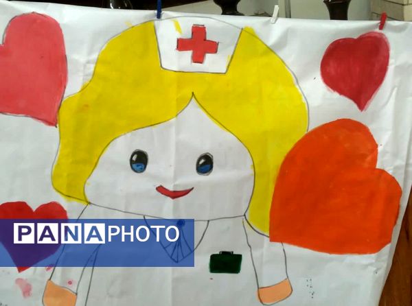 طرح نقاشی گروهی رو پارچه به‌مناسبت روز پرستار در دبستان مبتکران ۳ مشهد