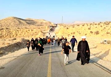  مراسم پیاده‌روی دلدادگان اربعین حسینی در جم 