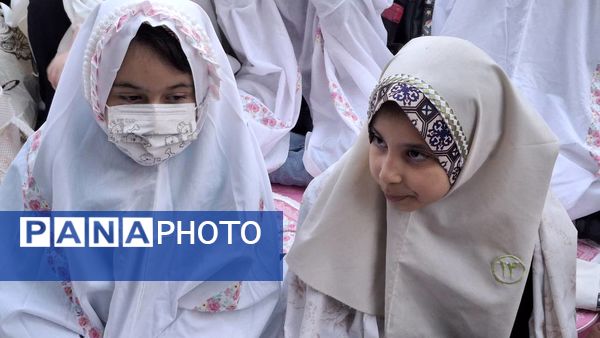 مراسم افطاری در دبستان دخترانه شهید باهنر با حضور دانش‌آموزان و اولیاء