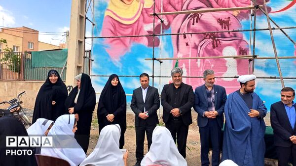 آیین اهتزاز پرچم امام رضا(ع) و رونمایی از دیوارنگاره کودکان میناب در شهر کهک