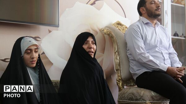 دیدار قائم مقام معاون وزیر در سازمان دانش‌آموزی با خانواده شهید اقتدار در تبریز