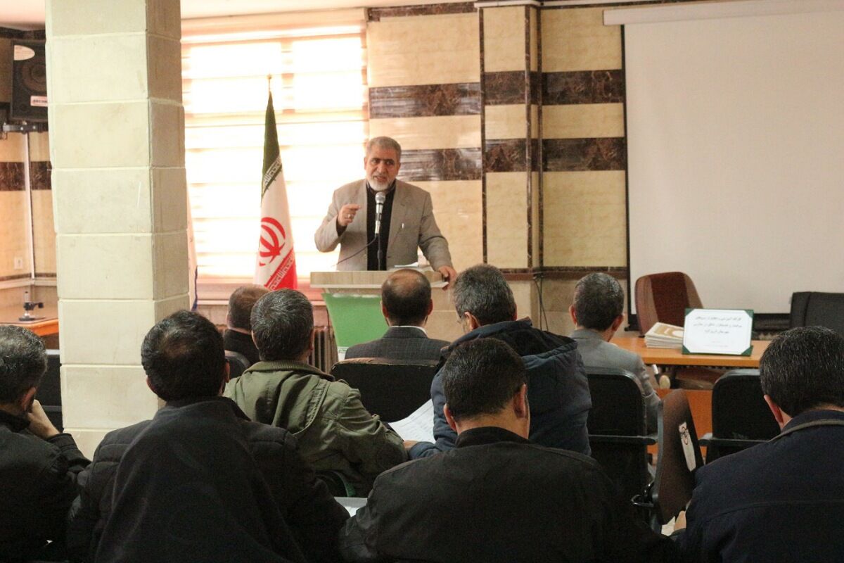 تقدیر از نیروهای خدماتی آموزش‌و‌پرورش فیروزکوه