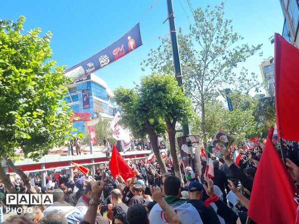 میراث خونین؛ مشهد در تپش قلب عشق به رهبر شهید