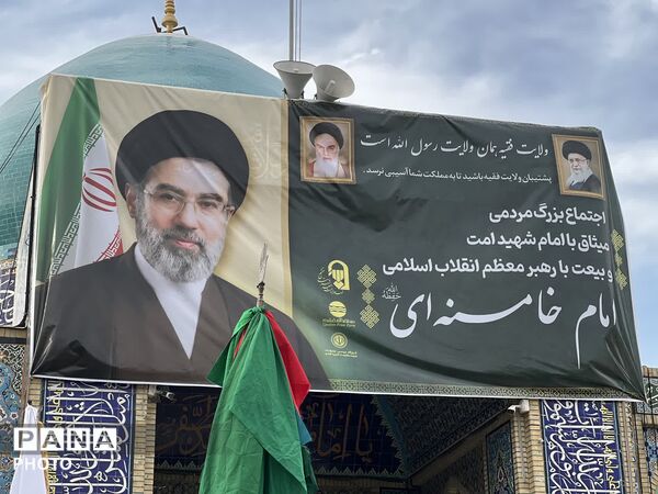بیعت مردم جزیره قشم با آیت‌الله سید مجتبی حسینی خامنه‌ای 