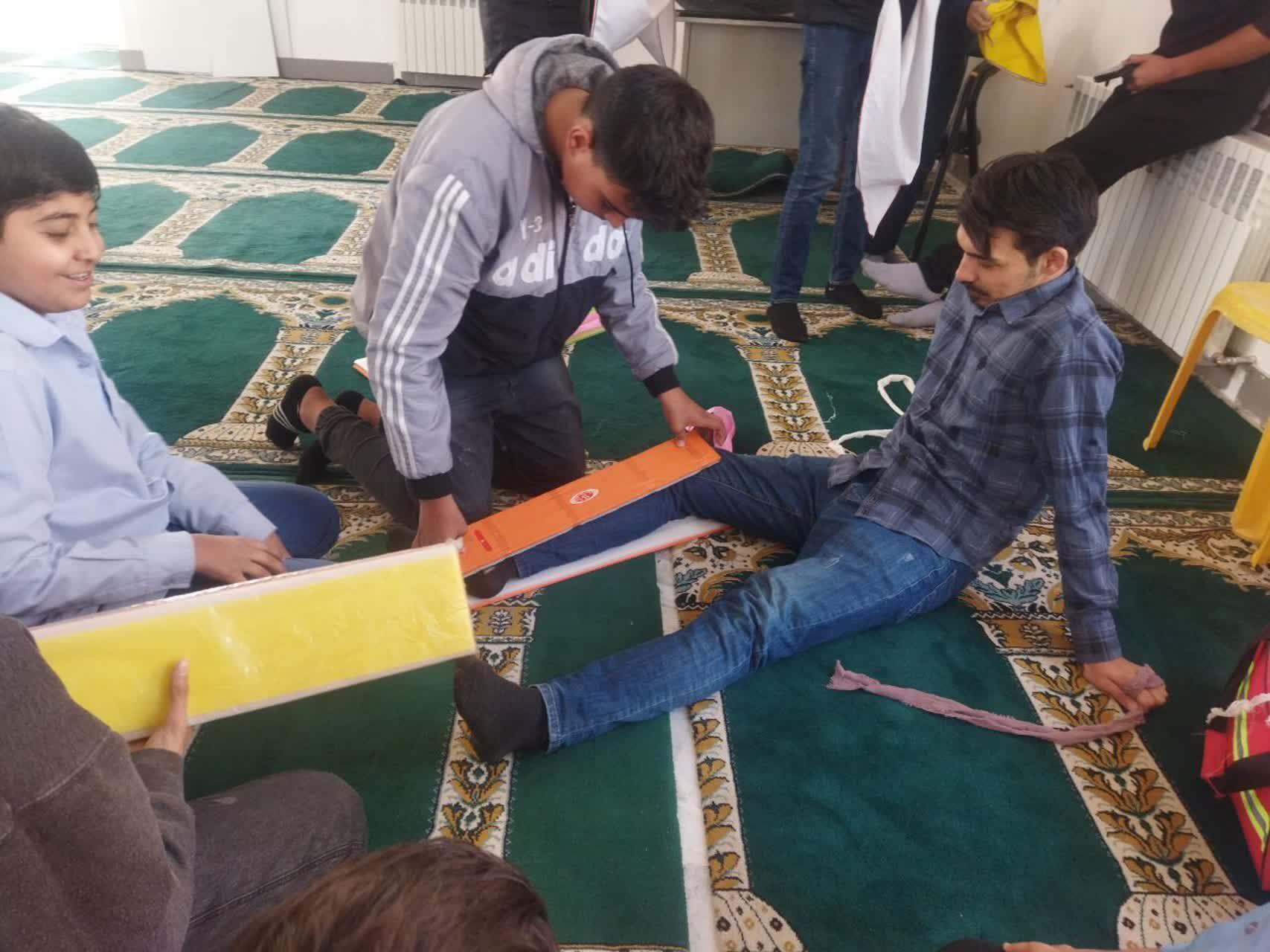 برگزاری سومین جلسه طرح دادرس در محل نمازخانه دبیرستان نمونه دانش