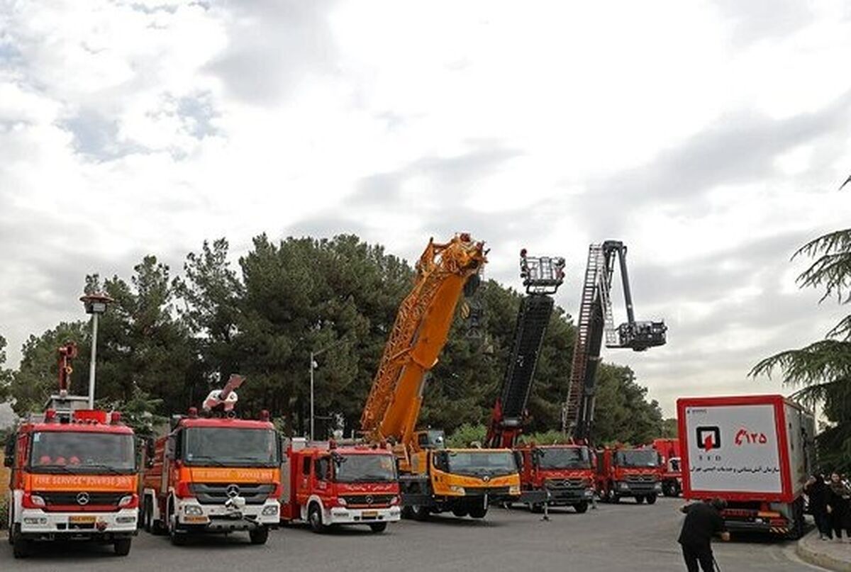 سقوط 2 کارگر از نمای برج ۲۱ طبقه در خیابان ولیعصر تهران