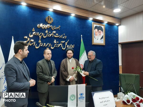 نشست صمیمی خبرنگاران پانا با مدیرکل آموزش و پرورش قم