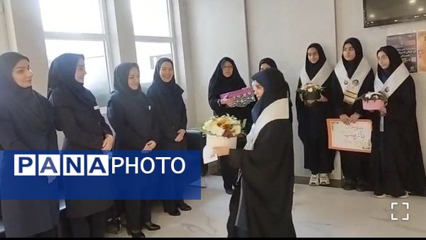 قدردانی  دختران پیشتاز دبیرستان شاهد تکتم از فرشتگان سفیدپوش بیمارستان ۱۷شهریور مشهد