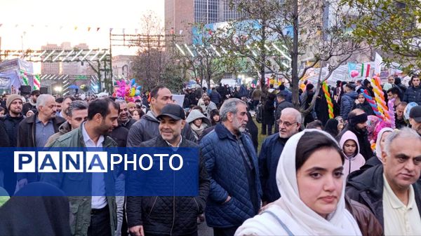 امشب آسمان در خیابان ها مى تابد