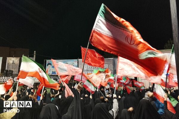 تجمع پرشور مردم در میدان معلم شهید امام خامنه‌ای